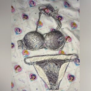 Victoria’s Secret bikini